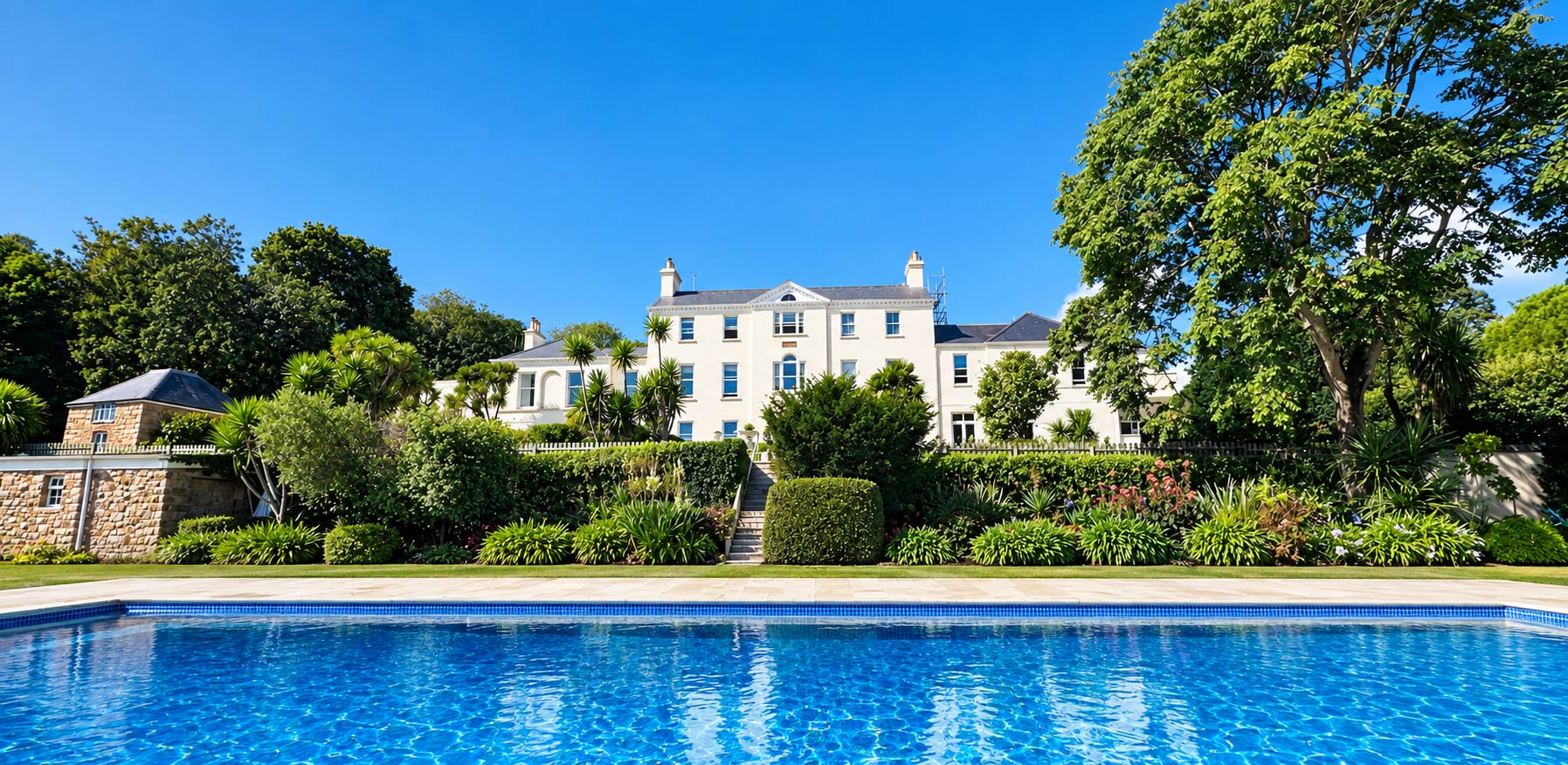 hotel and pool.web